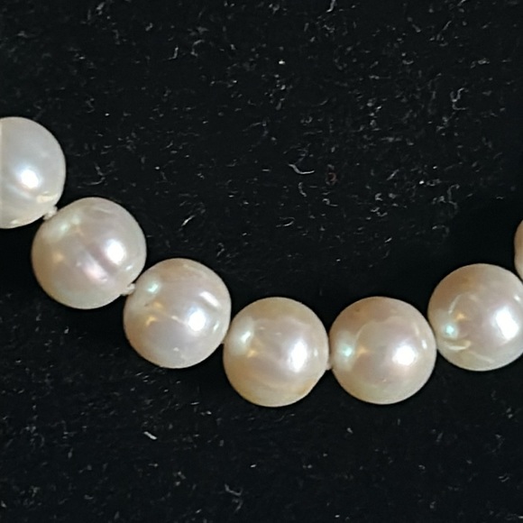 Classically Elegant Cultured Freshwater White Luster Pearl 18” Strand Necklace - Picture 2 of 5